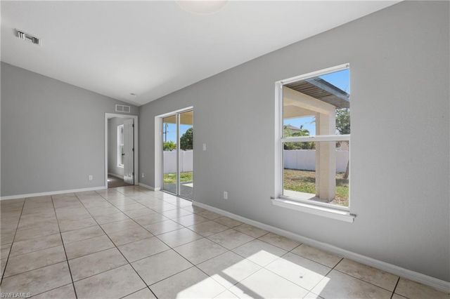 2812 NE 2nd PL, Cape Coral, FL 33909