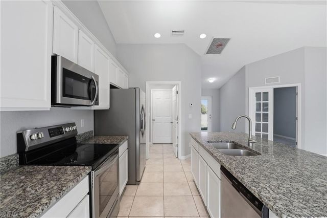 2812 NE 2nd PL, Cape Coral, FL 33909