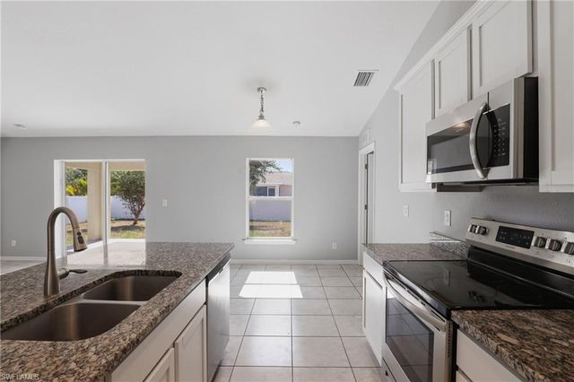 2812 NE 2nd PL, Cape Coral, FL 33909