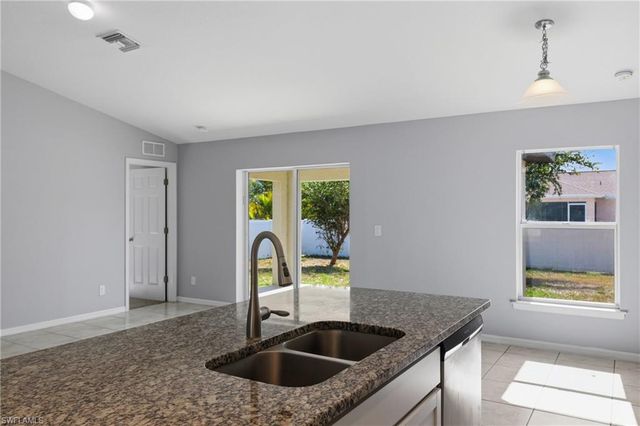 2812 NE 2nd PL, Cape Coral, FL 33909