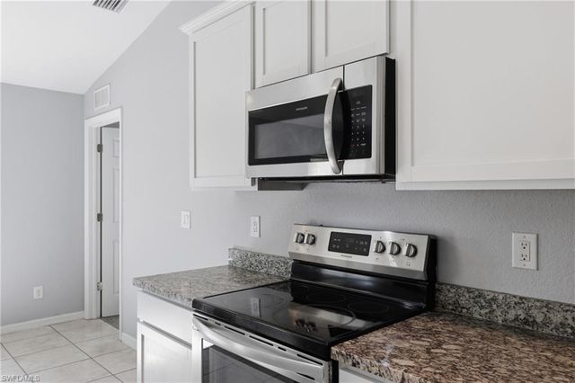 2812 NE 2nd PL, Cape Coral, FL 33909