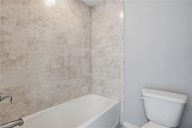 2812 NE 2nd PL, Cape Coral, FL 33909