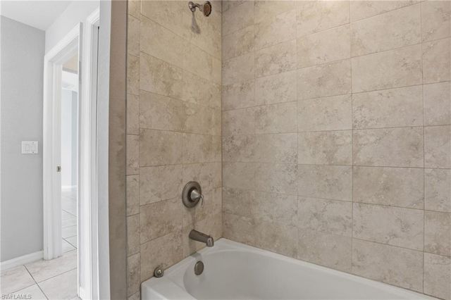 2812 NE 2nd PL, Cape Coral, FL 33909