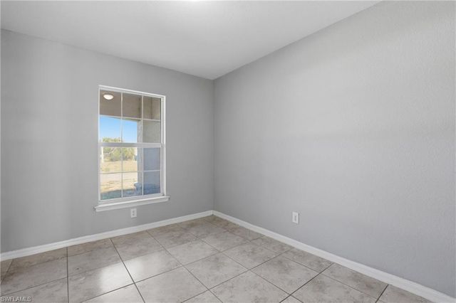 2812 NE 2nd PL, Cape Coral, FL 33909