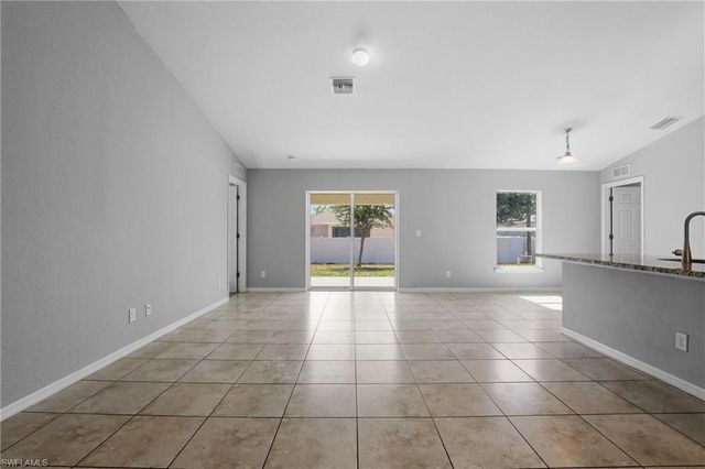 2812 NE 2nd PL, Cape Coral, FL 33909