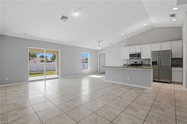 2812 NE 2nd PL, Cape Coral, FL 33909