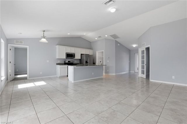 2812 NE 2nd PL, Cape Coral, FL 33909