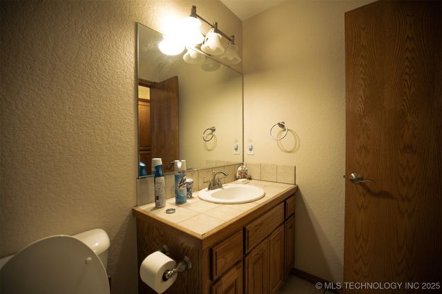 213 Laurel Street, Lone Grove, OK 73443