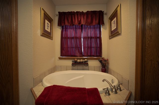 213 Laurel Street, Lone Grove, OK 73443