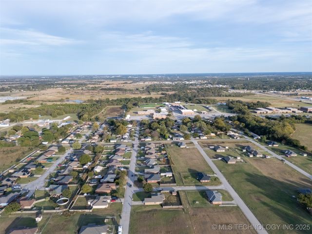 213 Laurel Street, Lone Grove, OK 73443