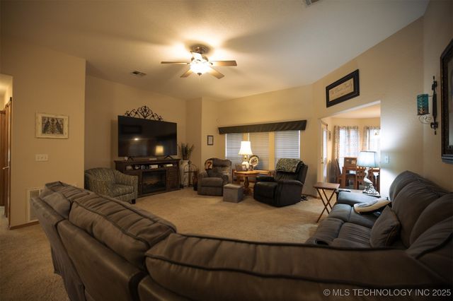 213 Laurel Street, Lone Grove, OK 73443