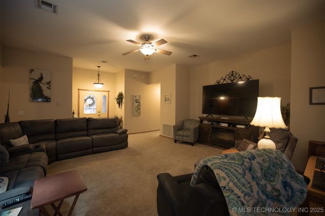 213 Laurel Street, Lone Grove, OK 73443