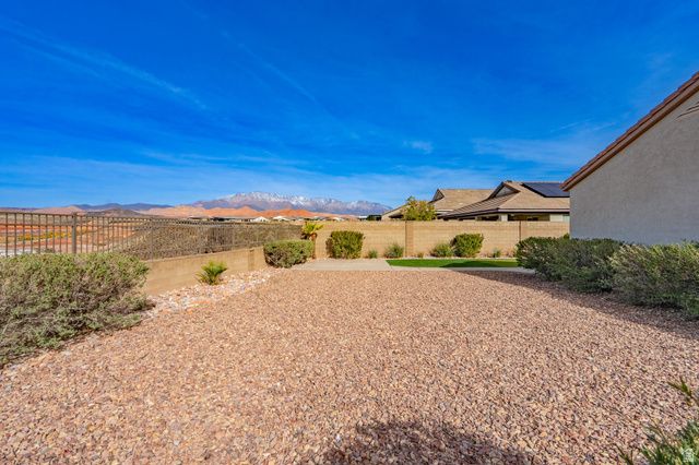 1163 N CROWN KING AVE, Washington, UT 84780