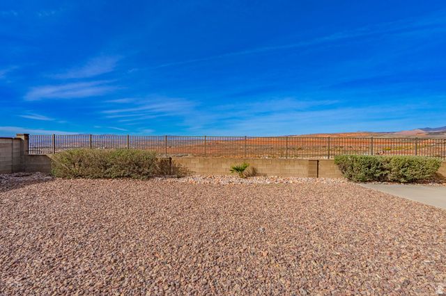 1163 N CROWN KING AVE, Washington, UT 84780