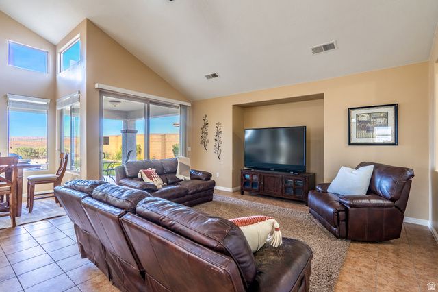 1163 N CROWN KING AVE, Washington, UT 84780