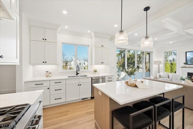 82 Washington Ave, Chatham Boro, NJ 07928