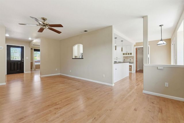 16930 Mountain View Dr, Applegate, CA 95703