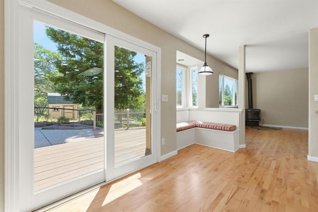 16930 Mountain View Dr, Applegate, CA 95703