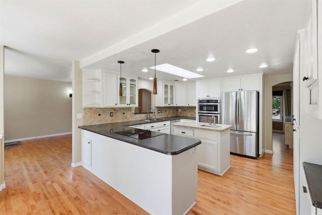16930 Mountain View Dr, Applegate, CA 95703