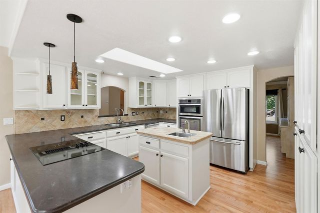 16930 Mountain View Dr, Applegate, CA 95703