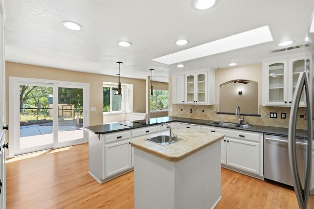 16930 Mountain View Dr, Applegate, CA 95703