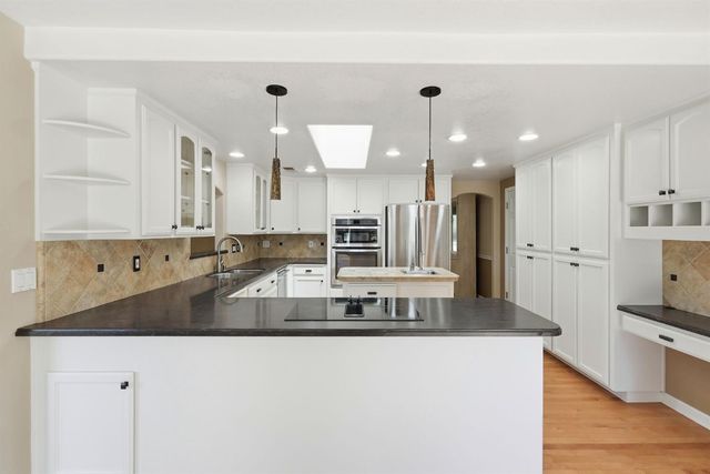 16930 Mountain View Dr, Applegate, CA 95703