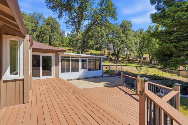 16930 Mountain View Dr, Applegate, CA 95703