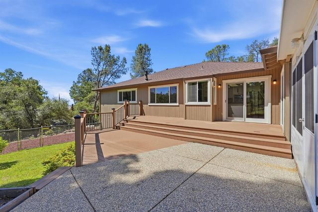 16930 Mountain View Dr, Applegate, CA 95703