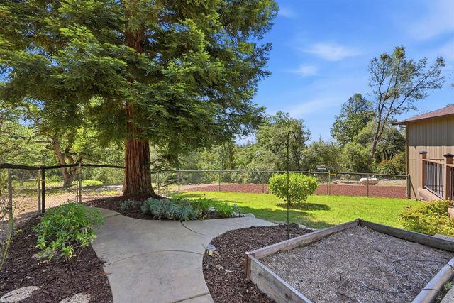 16930 Mountain View Dr, Applegate, CA 95703