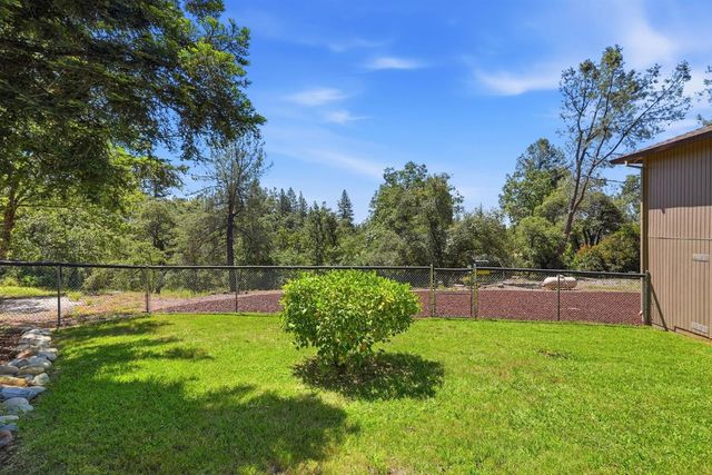 16930 Mountain View Dr, Applegate, CA 95703