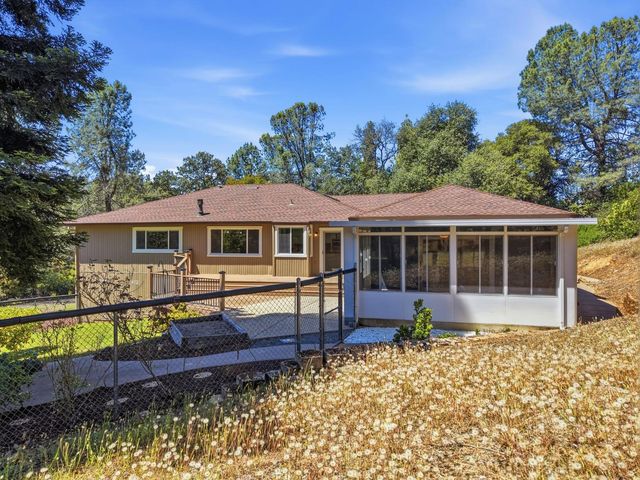 16930 Mountain View Dr, Applegate, CA 95703