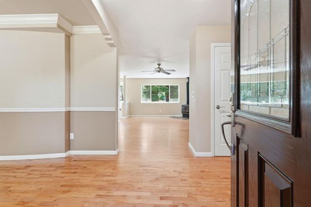16930 Mountain View Dr, Applegate, CA 95703