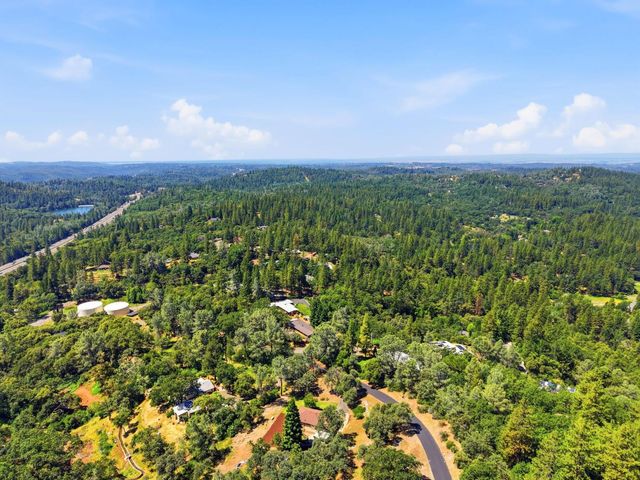 16930 Mountain View Dr, Applegate, CA 95703