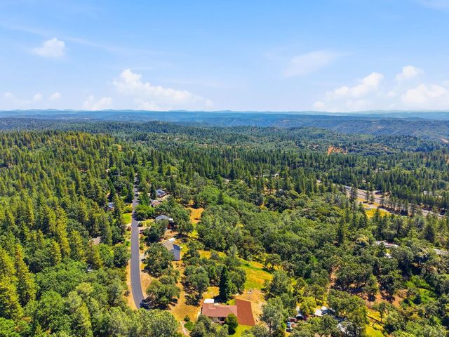 16930 Mountain View Dr, Applegate, CA 95703