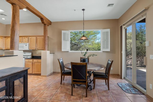 832 E Vault Mine Court, Green Valley, AZ 85614