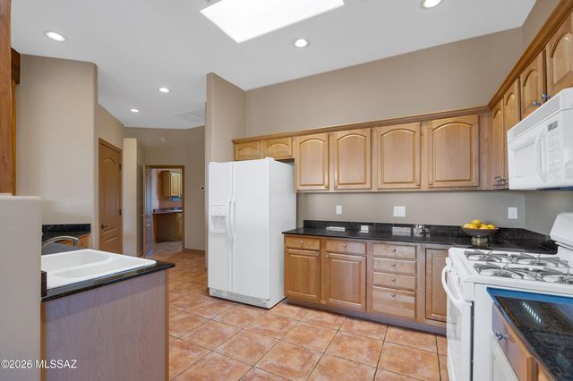 832 E Vault Mine Court, Green Valley, AZ 85614