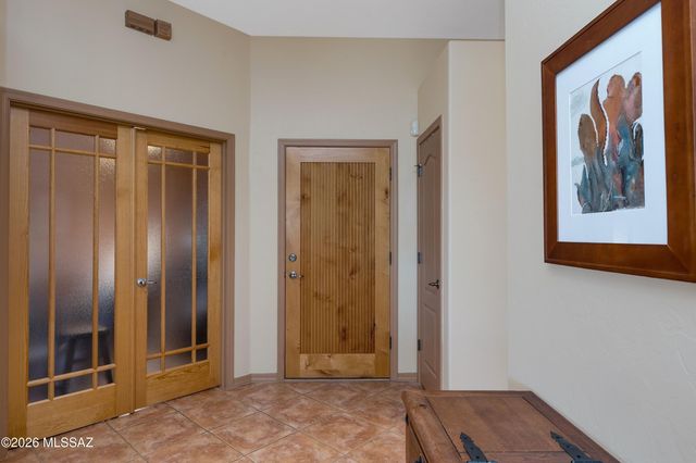 832 E Vault Mine Court, Green Valley, AZ 85614