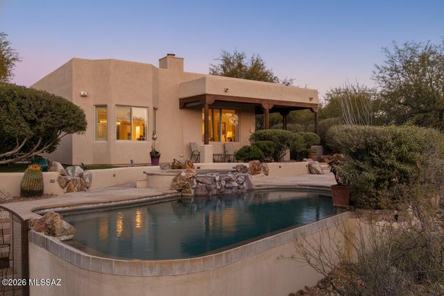 832 E Vault Mine Court, Green Valley, AZ 85614