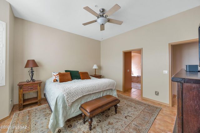 832 E Vault Mine Court, Green Valley, AZ 85614