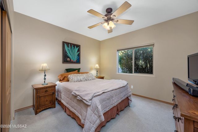 832 E Vault Mine Court, Green Valley, AZ 85614