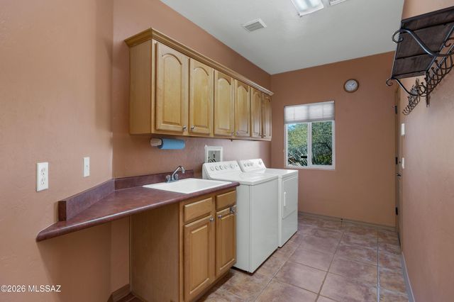 832 E Vault Mine Court, Green Valley, AZ 85614