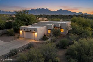 832 E Vault Mine Court, Green Valley, AZ 85614