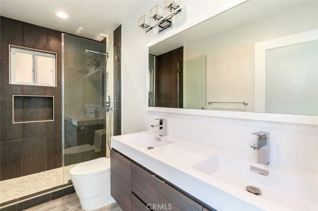 126 Neptune Avenue, Hermosa Beach, CA 90254