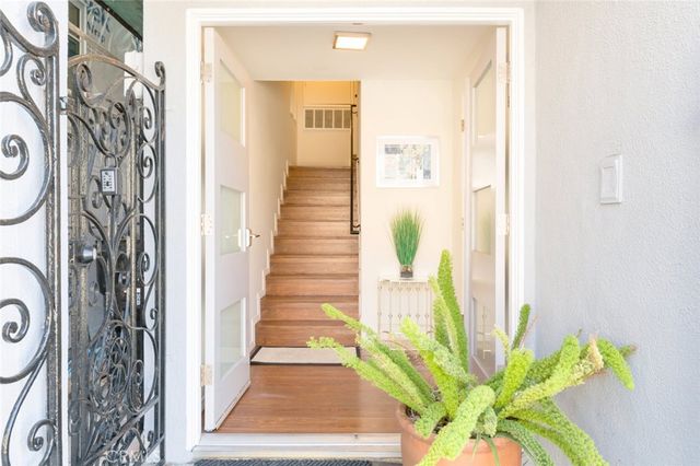 126 Neptune Avenue, Hermosa Beach, CA 90254