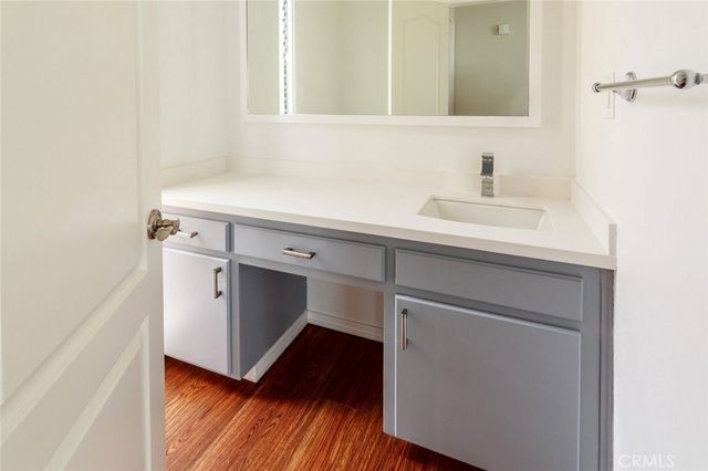 126 Neptune Avenue, Hermosa Beach, CA 90254