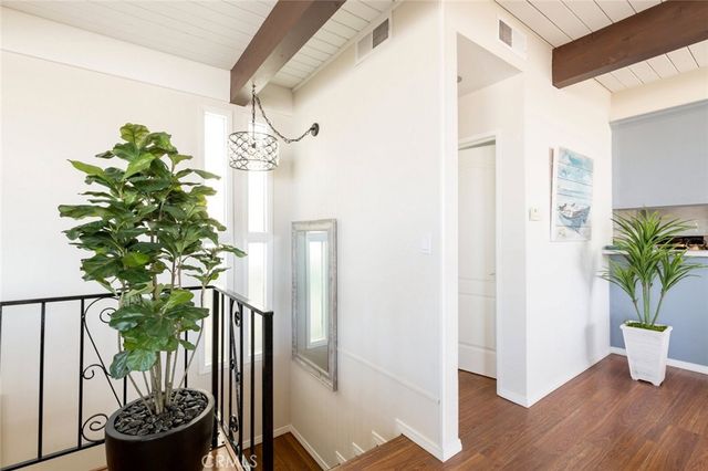 126 Neptune Avenue, Hermosa Beach, CA 90254