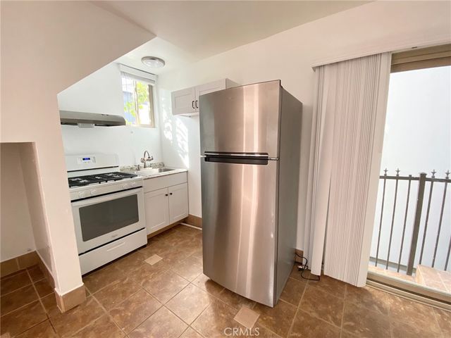 126 Neptune Avenue, Hermosa Beach, CA 90254