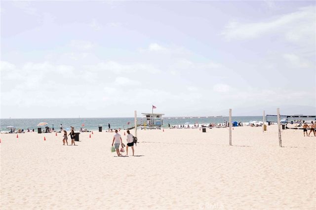 126 Neptune Avenue, Hermosa Beach, CA 90254