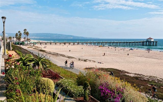 126 Neptune Avenue, Hermosa Beach, CA 90254