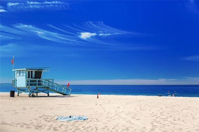 126 Neptune Avenue, Hermosa Beach, CA 90254